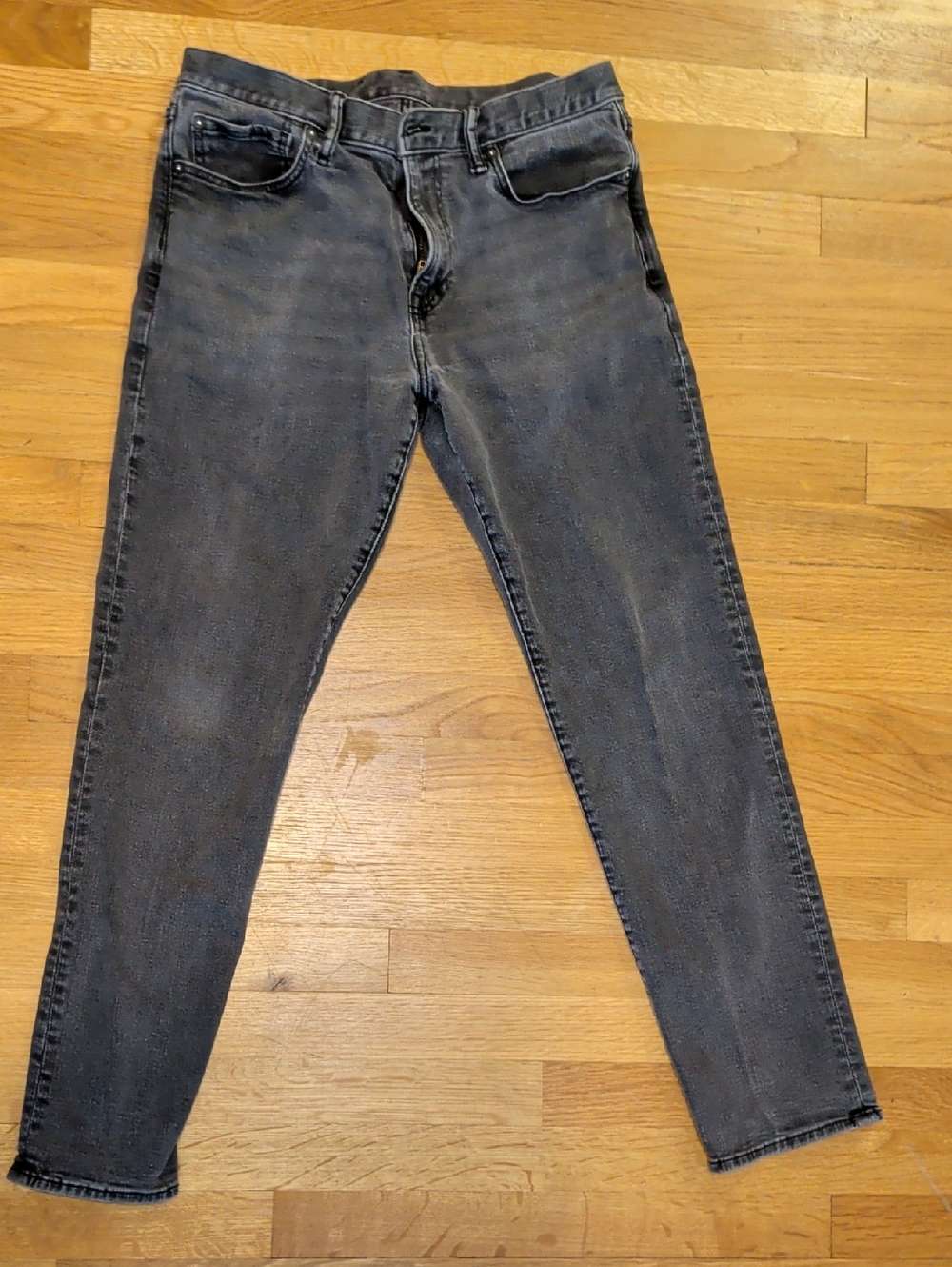 GAP Men’s Straight Jeans in Washed Black